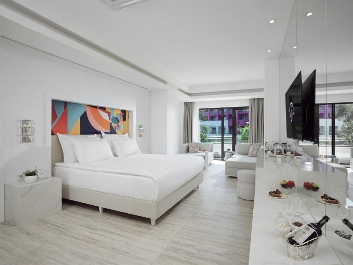 Pearl Large Room