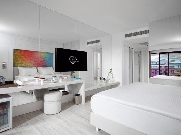 Pearl Room Partly Sea View