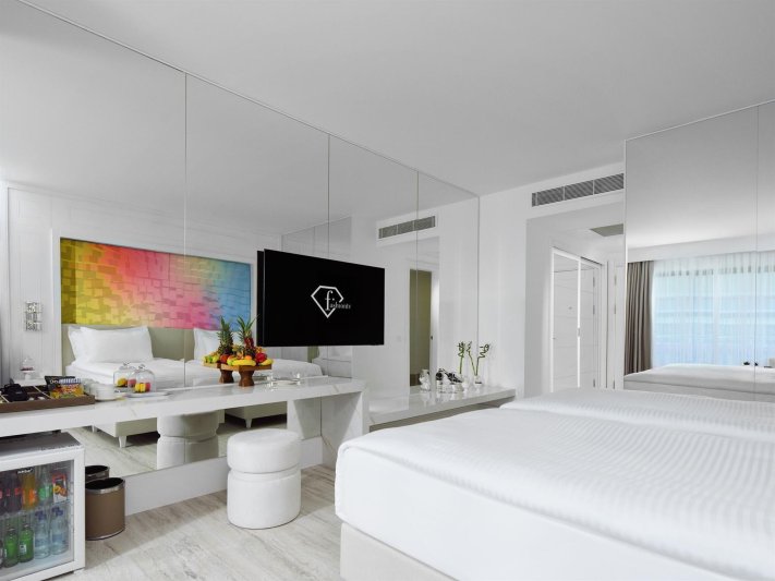 Pearl Room Partly Sea View