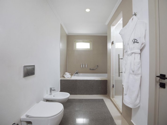 Aphel Villas 3 Br Pool Access