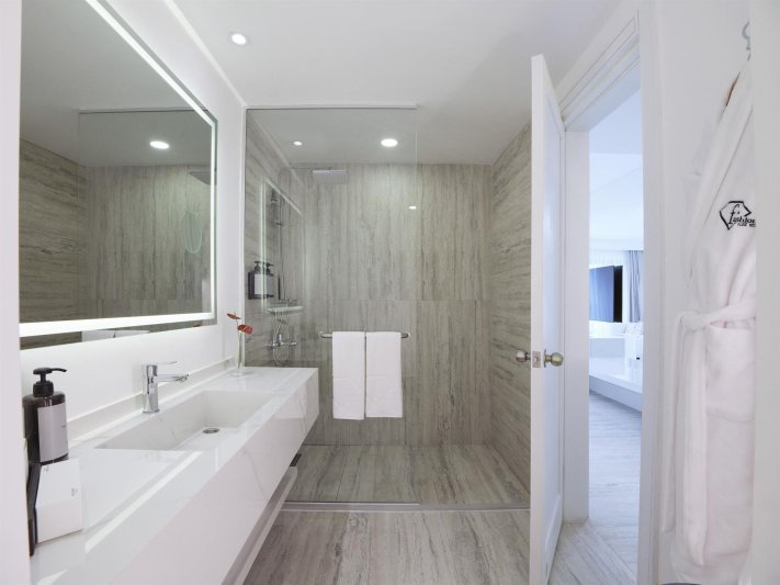 Pearl Room Partly Sea View