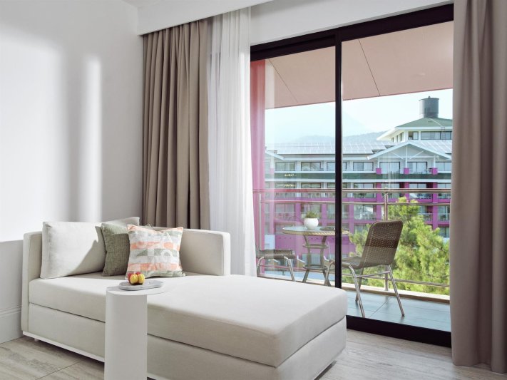 Pearl Room Land View