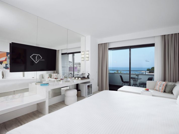Pearl Room Sea View