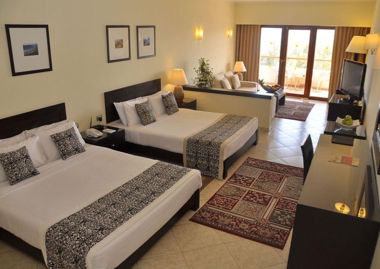 Junior Suite West Bay