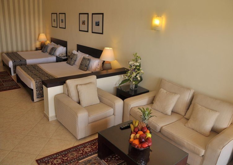 Junior Suite West Bay