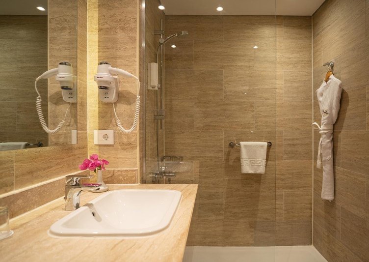 Family Room East Bay