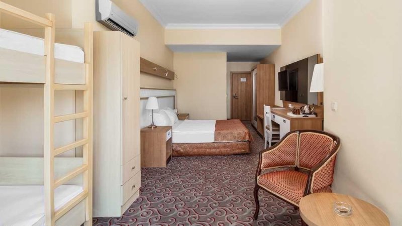 Family Room One Big Room French Bed + Bunk Bed