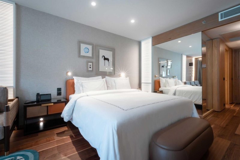 Superior Laguna Room