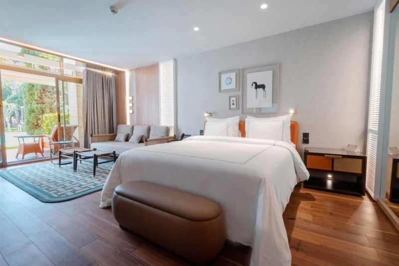 Superior Laguna Room