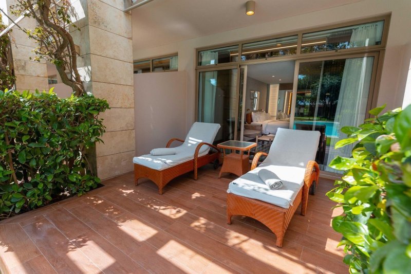 Superior Laguna Room