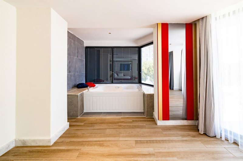 Deluxe Suite Partial Sea View