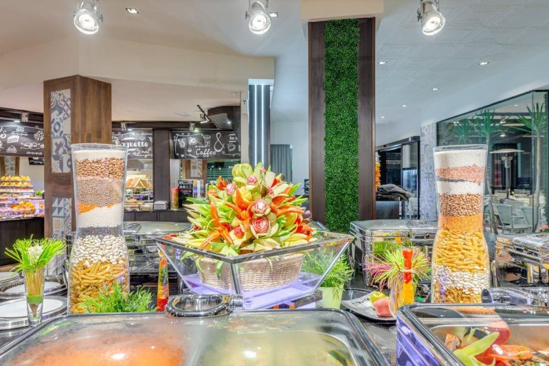 Napospart utazás Grand Hotel Sveti Vlas