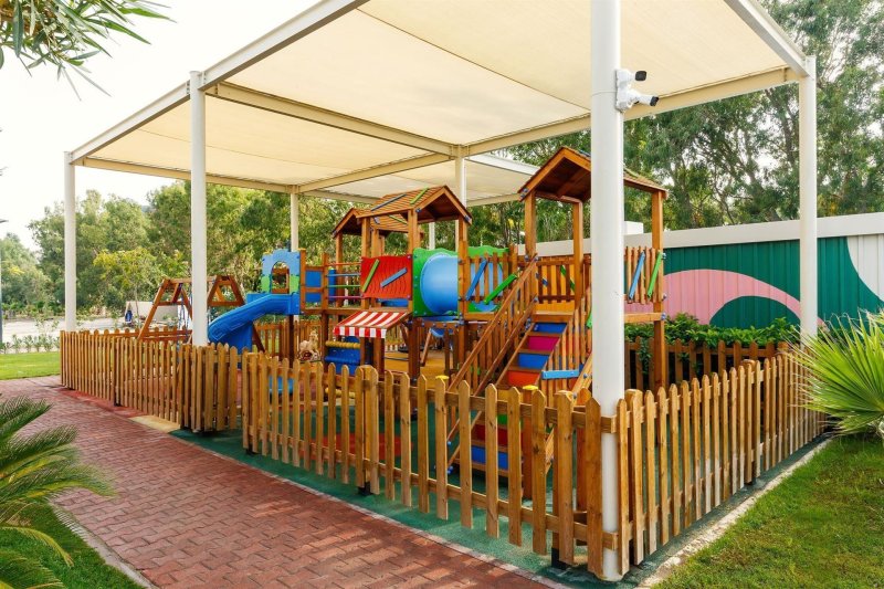 Antalya utazás Grand Park Lara