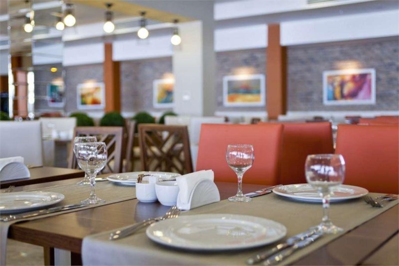 Antalya utazás Grand Park Lara