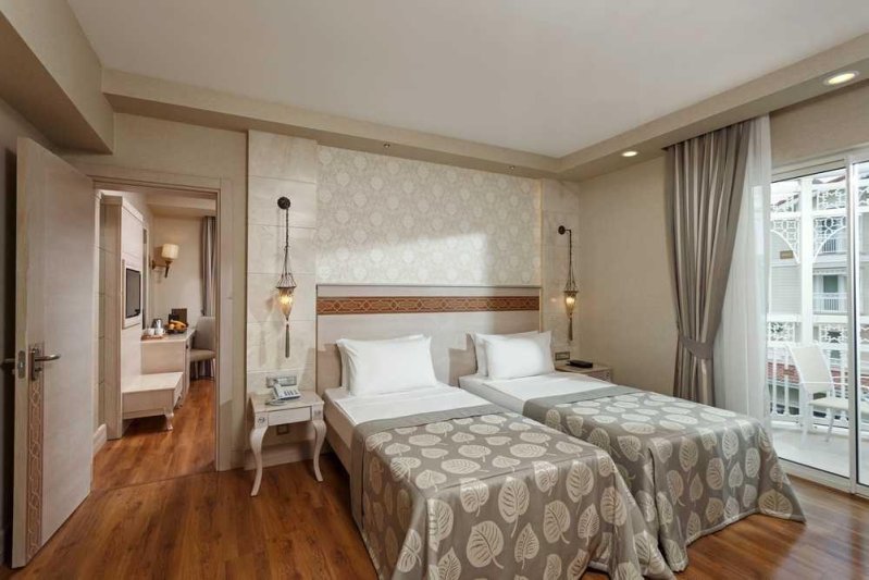 Deluxe Family Room