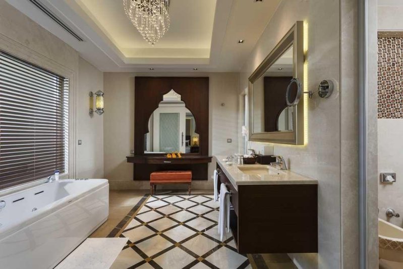 Deluxe Pool Family Room