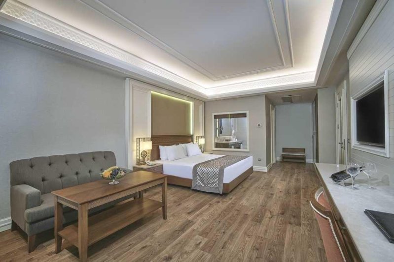 Deluxe Superior Plus Family Room