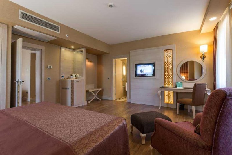 Deluxe Superior Family Room