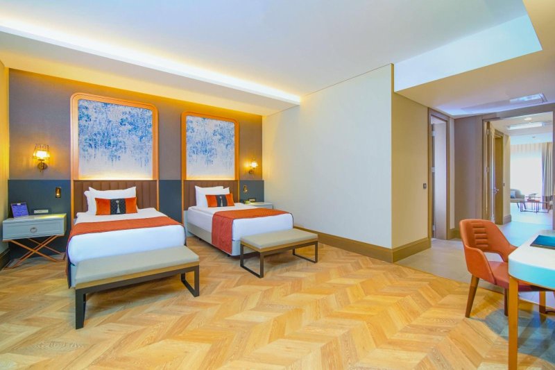 Deluxe Superior Plus Family Room