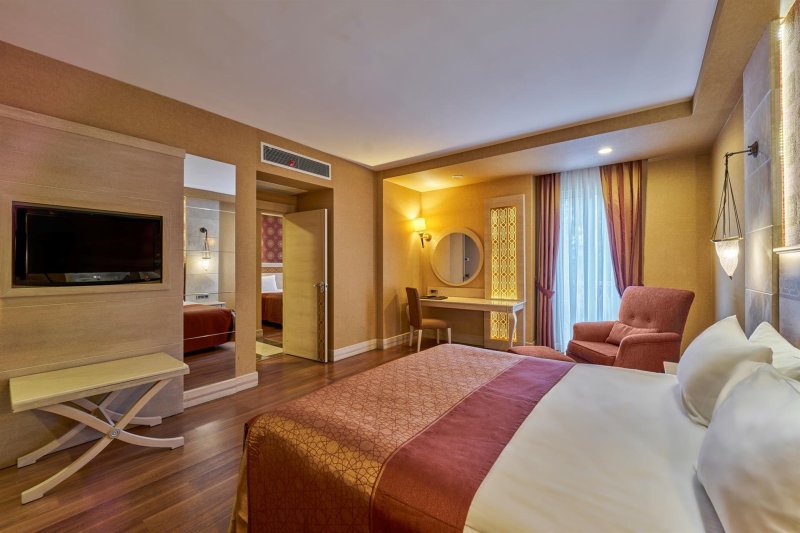Deluxe Family Room