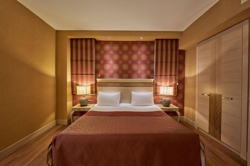 Deluxe Family Room