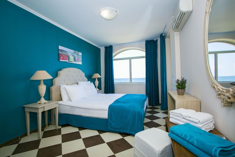 2 Bedroom App Pool View