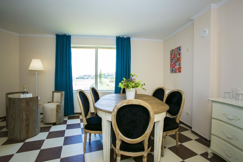 2 Bedroom App Pool View