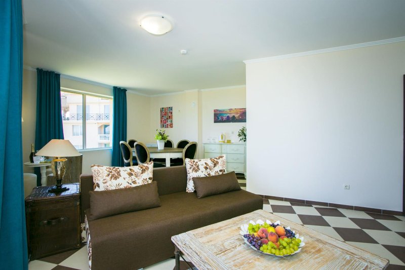 2 Bedroom App Pool View