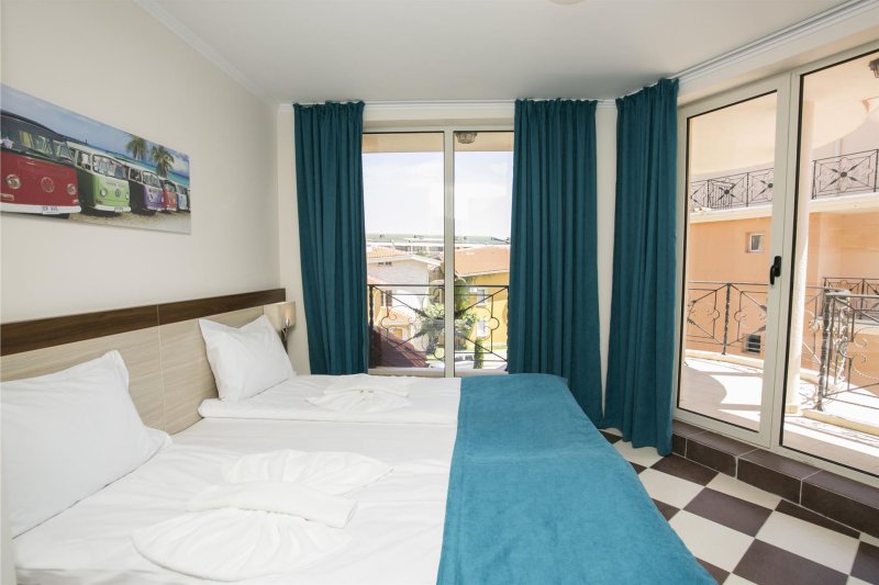 2 Bedroom App Pool View