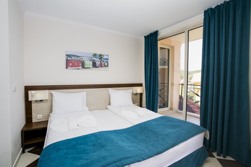 2 Bedroom App Pool View