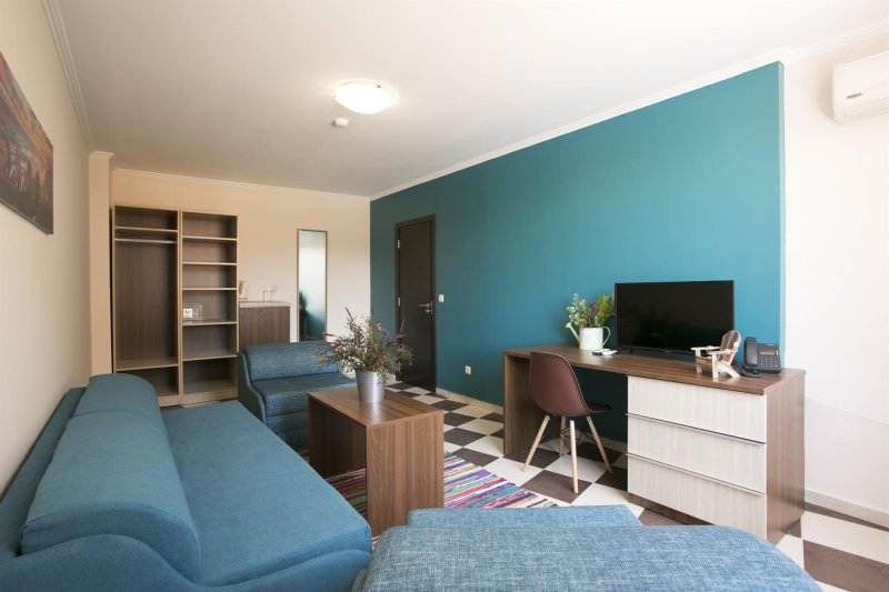 2 Bedroom App Pool View