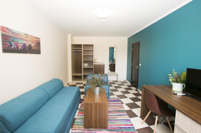 2 Bedroom App Pool View