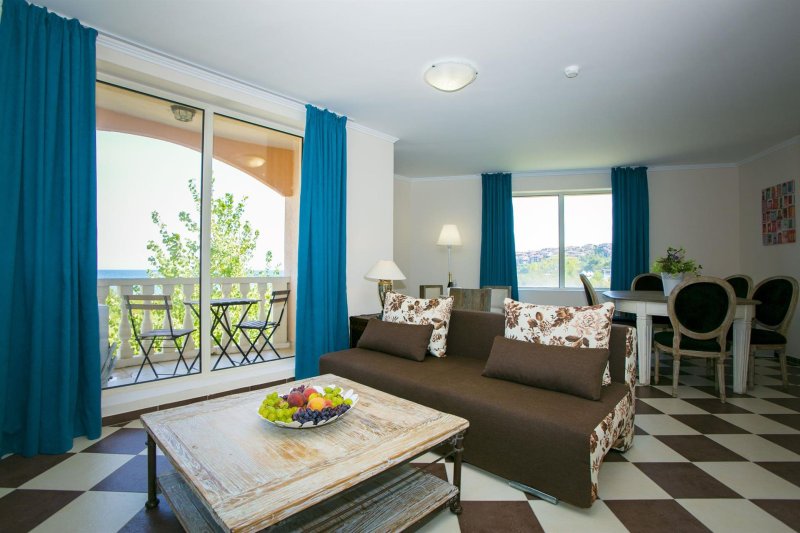 2 Bedroom App Pool View