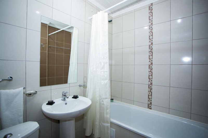 2 Bedroom App Pool View