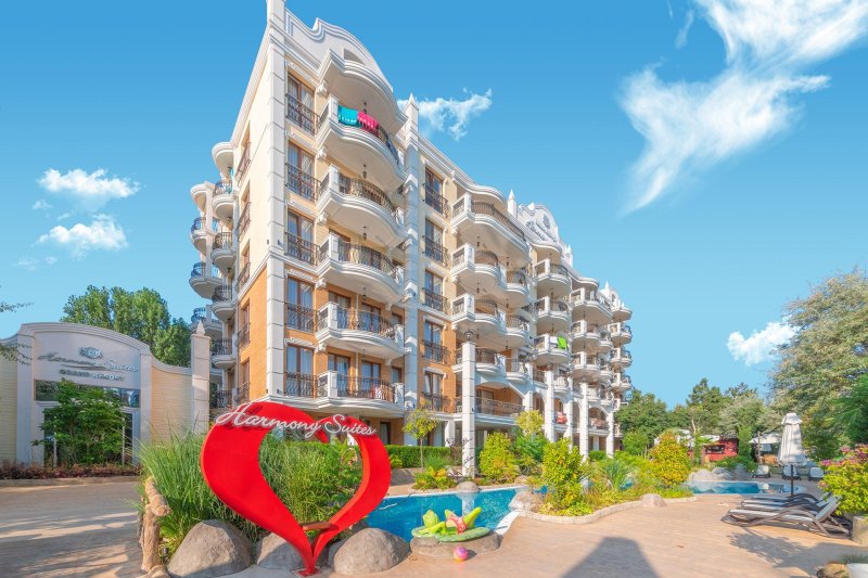 Harmony Suites Grand Resort 11 & 12 Napospart