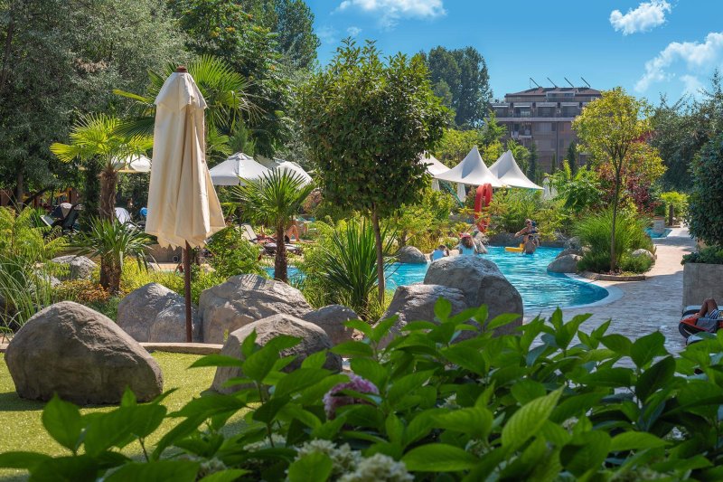 Harmony Suites Grand Resort 11 & 12 Napospart