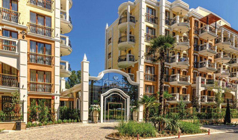 Harmony Suites Grand Resort 11 & 12 Napospart