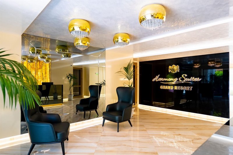 Harmony Suites Grand Resort 11 & 12 Napospart