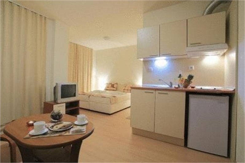 Napospart utazás Holiday Complex Rainbow 4