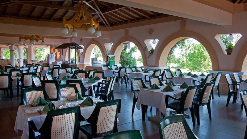 Napospart utazás Holiday Village