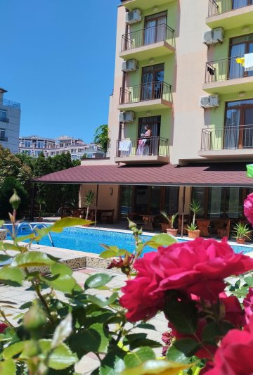 Napospart utazás Hotel 415