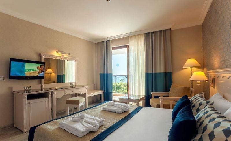 Hotel Senior Suite