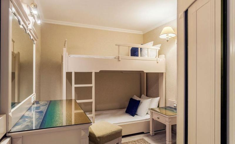 Hotel Senior Suite
