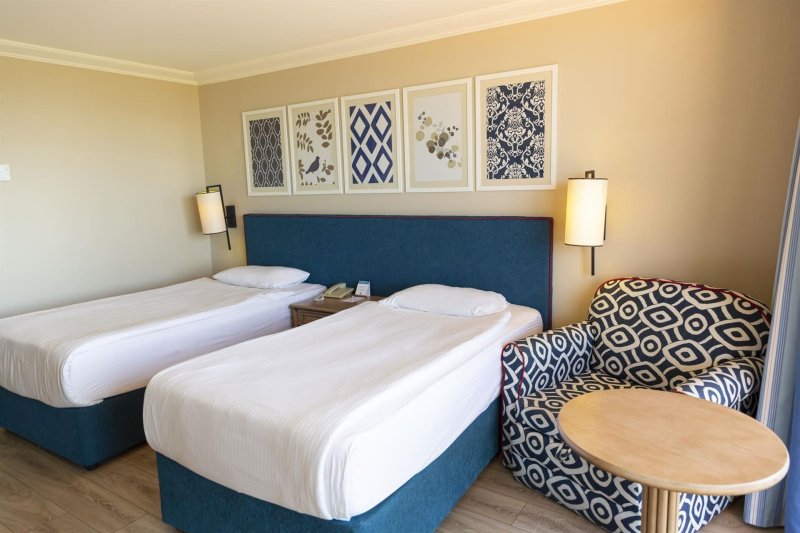 Family Room 2 Bedrooms+1 Living Room+2 Bathrooms