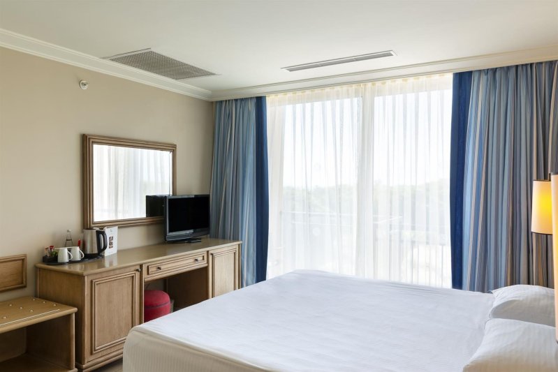 Family Room 2 Bedrooms+1 Living Room+2 Bathrooms