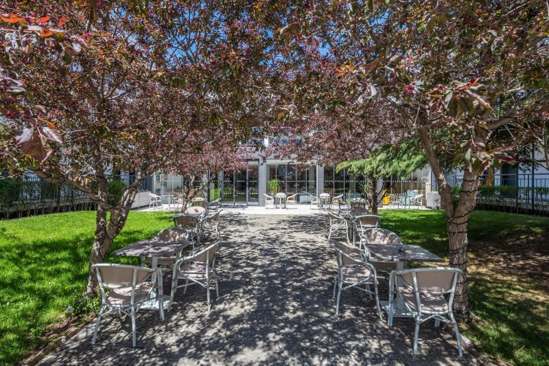 iHotel Napospart