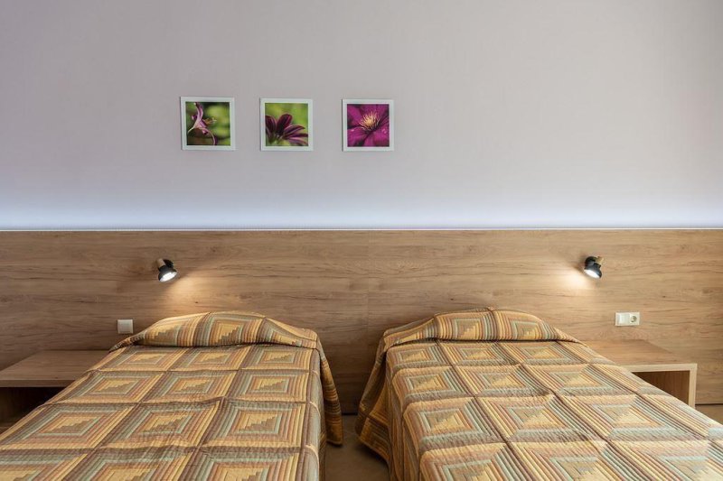 Napospart utazás Ivana Palace