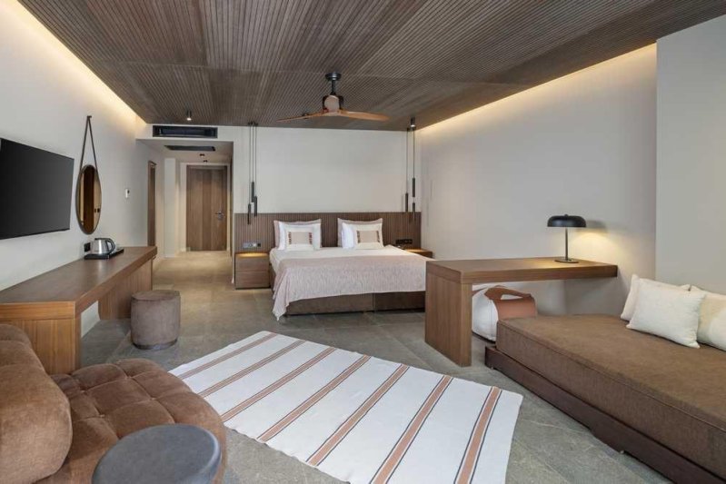 Junior Suite Swim Up