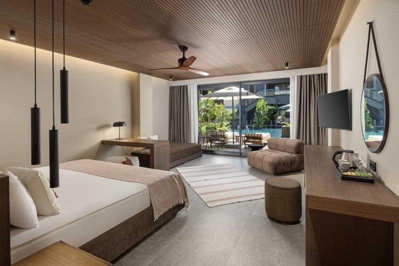 Junior Suite Swim Up