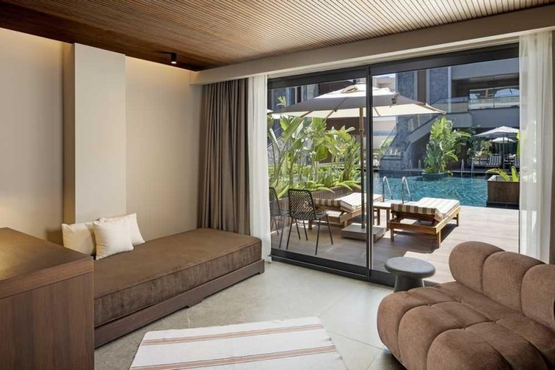 Junior Suite Swim Up